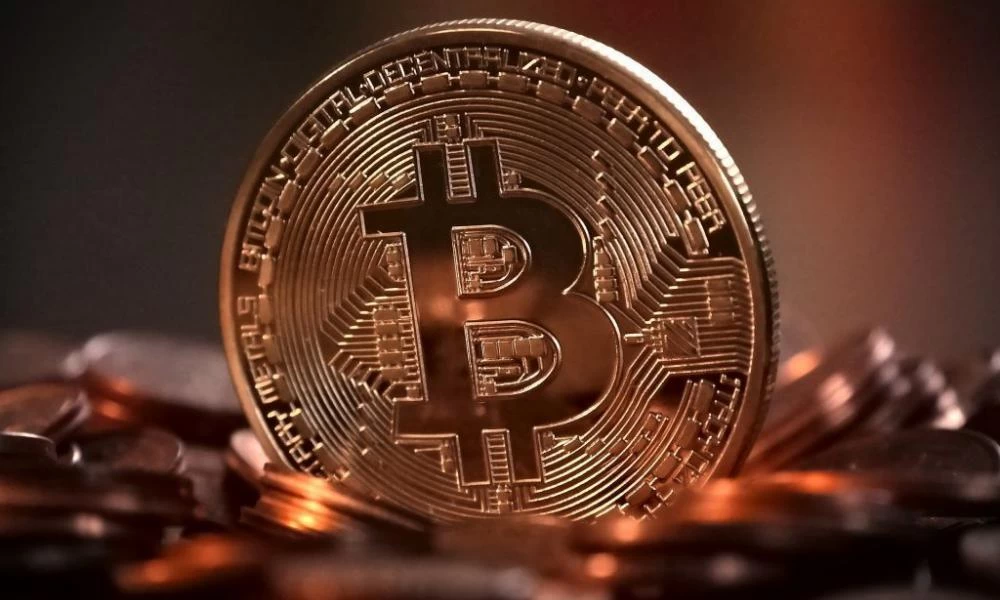 Στα ύψη πήγε το bitcoin – Εκτοξεύτηκε στα 34.500 δολάρια